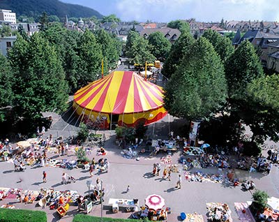 Blick auf Wilhelmsplatz mit Festzelt